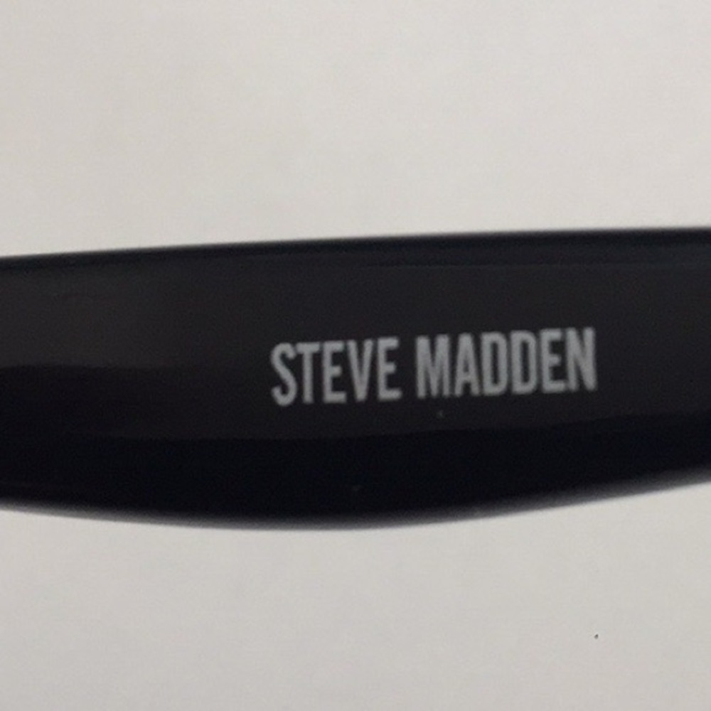Steve Madden Sunglasses - Picture 4 of 5